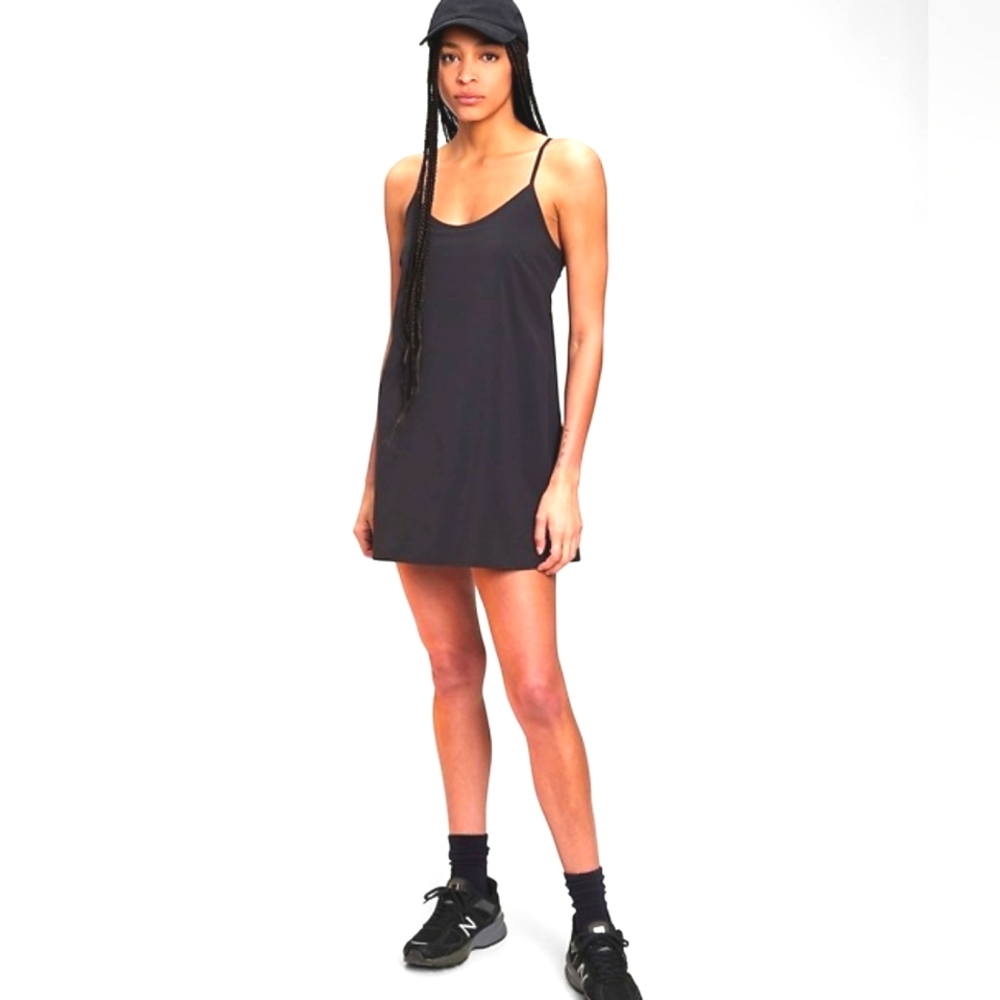 Gap fit black active tennis dress with attached under shorts medium black m